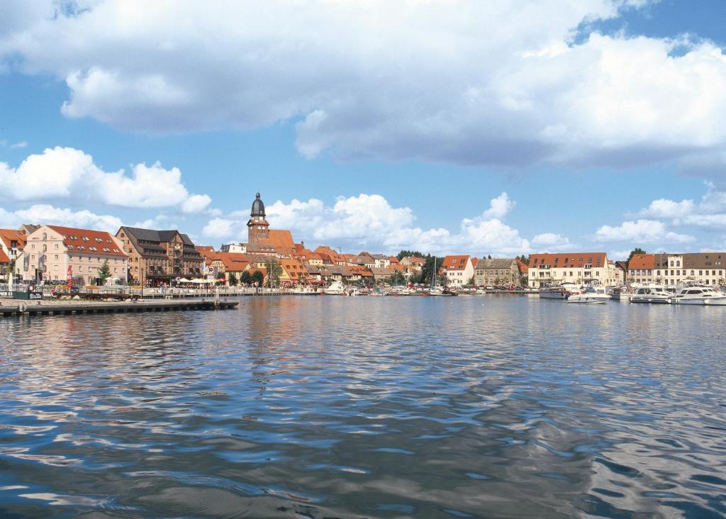 Hotel Am Brauhaus Waren  Bagian luar foto